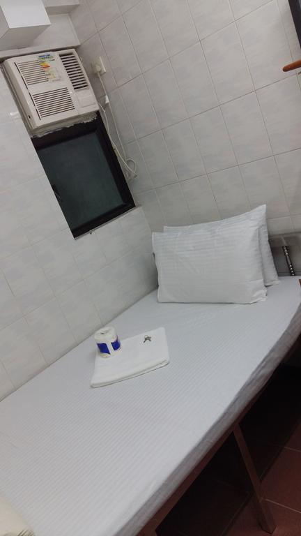 New Yan Yan Guest House Reception 9Th Floor Flat E4 E6 Гонконг Экстерьер фото